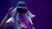 erstauntes-m%C3%A4dchen-das-vr-brille-genie%C3%9Ft-erlebt-nahaufnahme-gamer-der-spa%C3%9F-hat.jpg?b=1&s=170x170&k=20&c=ZoVKkYYtiHZxZXj5wmIqBAjIjLGtQJr0XPGSIyiJ-TI=