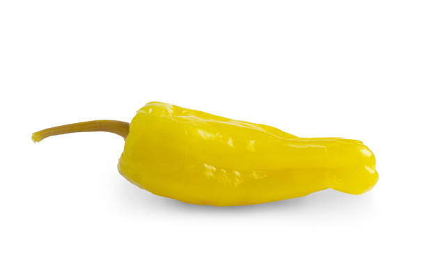Cтоковое фото Маринованный желтый греческий перец, пепперончини или фриггителли, выделенные на белом фоне