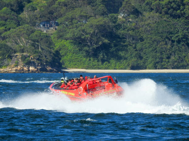 sydney harbour red jet boat - wake jet boat water water sport imagens e fotografias de stock