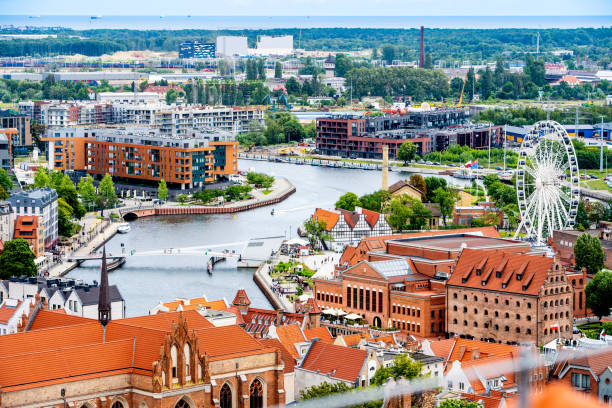 the old town of gdansk and motlawa river - view from above. - gdansk stok fotoğraflar ve resimler