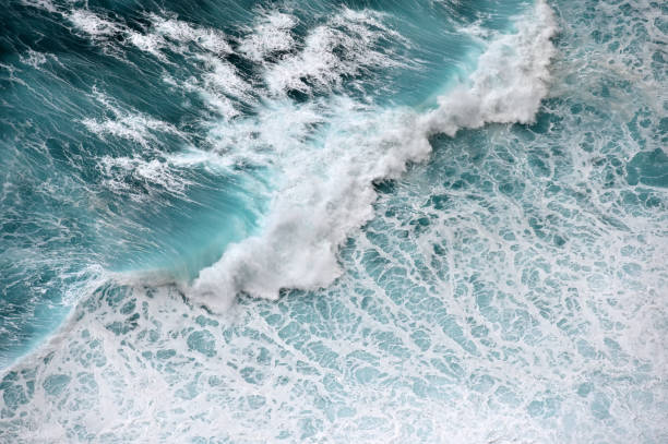 fondo de agua oceánica turquesa - surfing surfboard summer heat fotografías e imágenes de stock