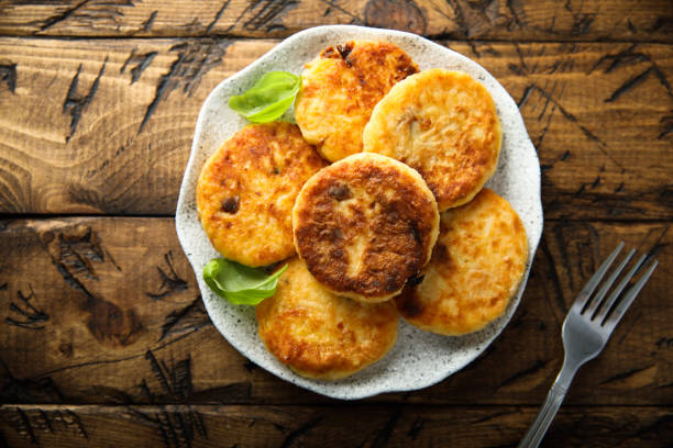 Potato pancakes Homemade savory potato pancakes with fresh basil hash brown stock pictures, royalty-free photos & images