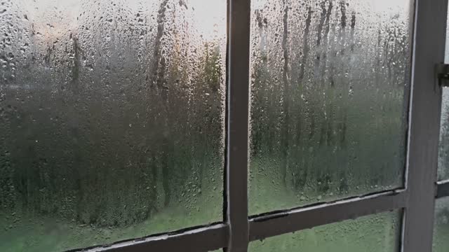 Old metal windows with condensation problems