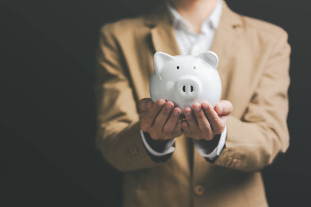 man holding a white piggy bank,Concept of saving money for the future,investment profit growth,planning and managing income and expenses accounts efficiently,retirement money management hombre sosteniendo una alcancía blanca, concepto de ahorrar dinero para el futuro, crecimiento de las ganancias de la inversión, planificación y administración de cuentas de ingresos y gastos de manera eficiente, administración del dinero de jubilaci�
