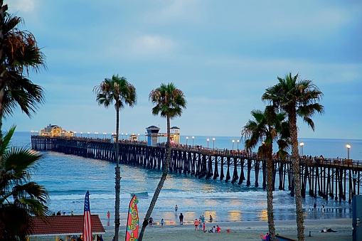 Langes Pier am Strand