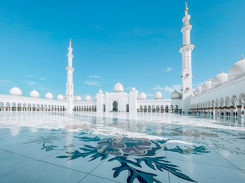 Abu Dhabi Sheik Zayed Grand Mosque | Beautiful islamic architecture | Located in the capital city of the United Arab Emirates | Tourist attraction | Ramadan