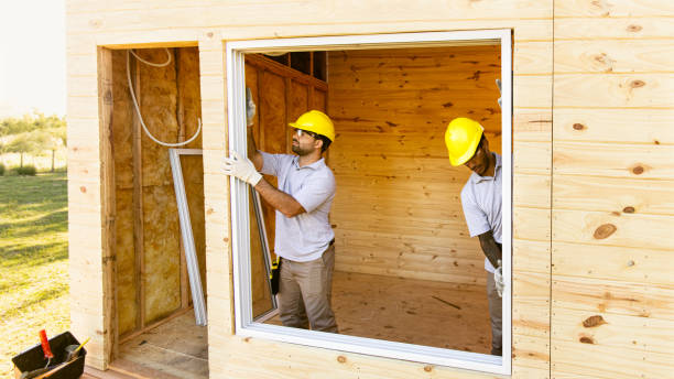 trabajadores de la construcción instalando ventanas - window installing repairing construction fotografías e imágenes de stock