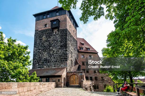 インペリアルキャッスルニュルンベルクのカイザーブルクミドルフランケンバイエルンドイツ カラー画像のストックフォトや画像を多数ご用意