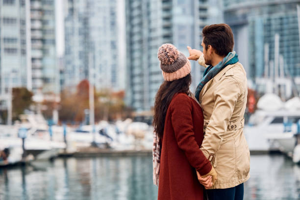 istock Hey honey, look over there! 1457239831