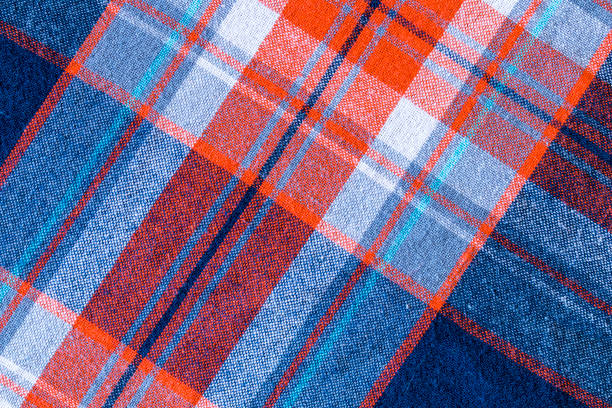 fondo de textura naranja, blanco, azul. tela de camisa con un patrón a cuadros. material de fábrica. - lumberjack shirt fotografías e imágenes de stock