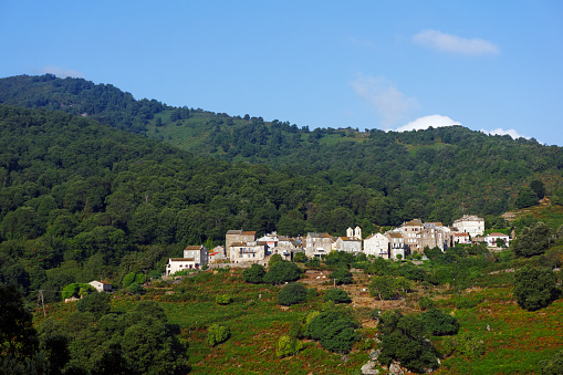 Pero- Pueblo de Casevecchie en la montaña de Córcega photo