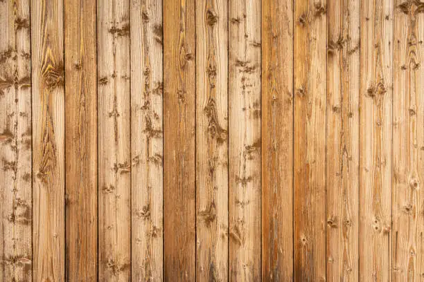 Alte braune verwitterte Holzlatten mit schöner Struktur als Hintergrund