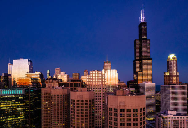 City Illuminated A sunset reflects on Chicago's skyline willis tower stock pictures, royalty-free photos & images