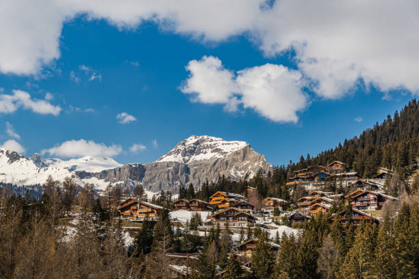 Crans Montana Houses Crans Montana Houses - Switzerland crans montana stock pictures, royalty-free photos & images