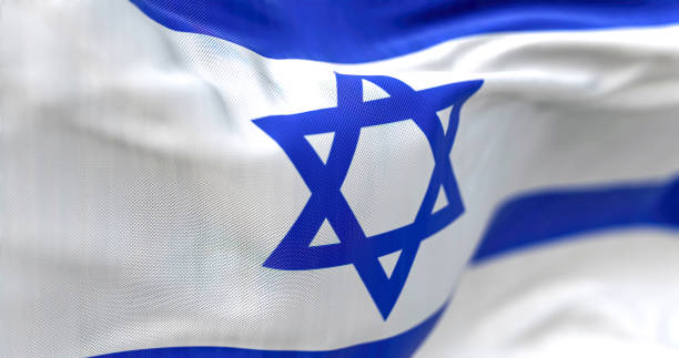 nahaufnahme der im wind wehenden israelischen nationalflagge - jewish state stock-fotos und bilder