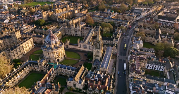 aerial view of high street and radcliffe square in oxford - radcliffe camera imagens e fotografias de stock