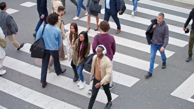LD People crossing a street in the city