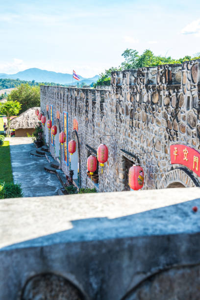 parete di stile cinese al villaggio di santichon - chinese wall foto e immagini stock