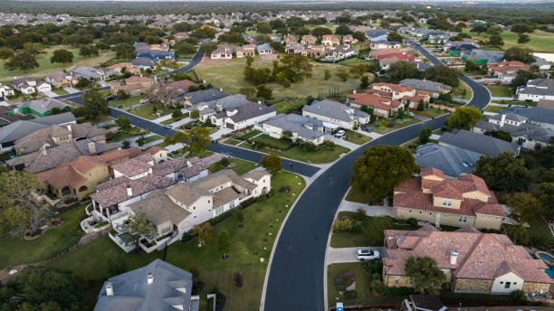 テキサス州オースティン郊外の贅沢な生活 - aerial view suburb housing development texas ストックフォトと画像