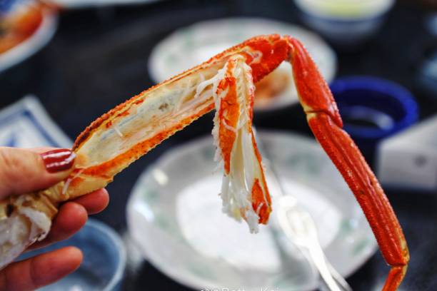 istock Female hand holding a boiled crab 1457552711