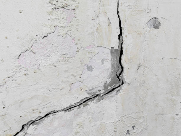 istock Walls or surfaces from cement cracked or damaged by earthquakes. 1457557078