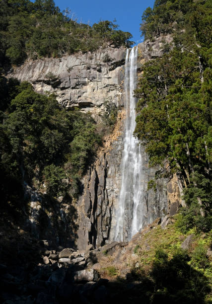 cachoeira de nachi perto de kii-katsuura no japão - higashimuro - fotografias e filmes do acervo