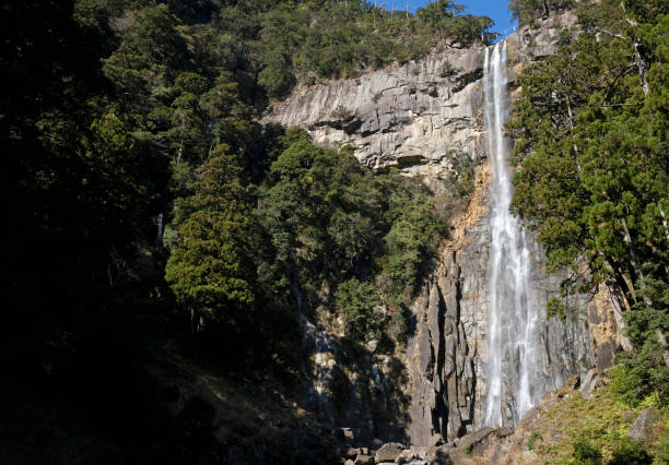 cachoeira de nachi perto de kii-katsuura no japão - higashimuro - fotografias e filmes do acervo