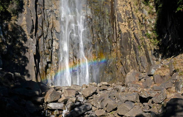 cachoeira nachi perto de kii-katsuura no japão em um dia ensolarado - higashimuro - fotografias e filmes do acervo