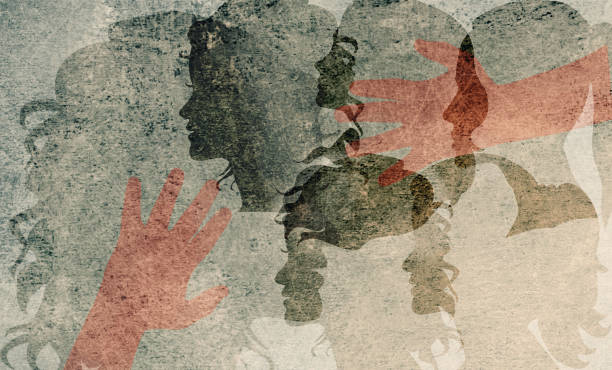 домашнее насилие, удары руками по лицу женщины, подвергшейся насилию, месяц международной осведомленности в октябре для жертв и выживших - насилие стоковые фото и изображения