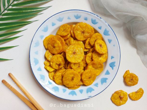 istock Sweet banana chips 1457804747