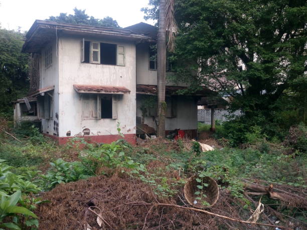 istock Old house without inhabitants. 1457838363