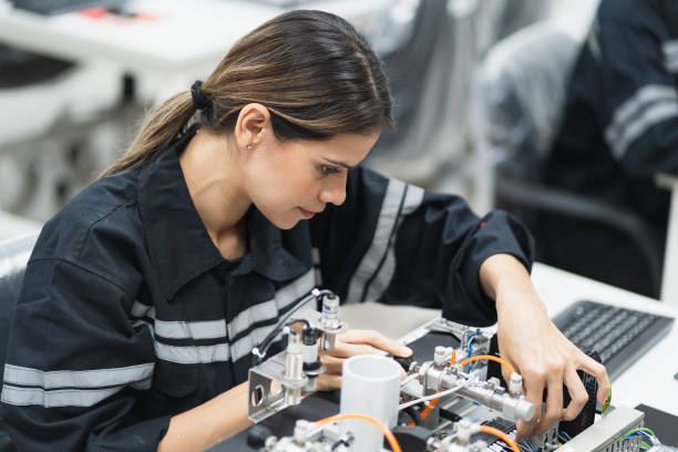 istock Engineer caucasian woman learning repair electric board in class 1457846624