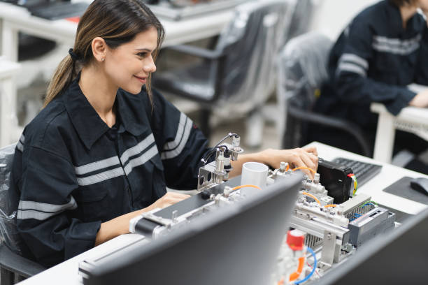 istock Engineer caucasian woman learning repair electric board in class 1457846629