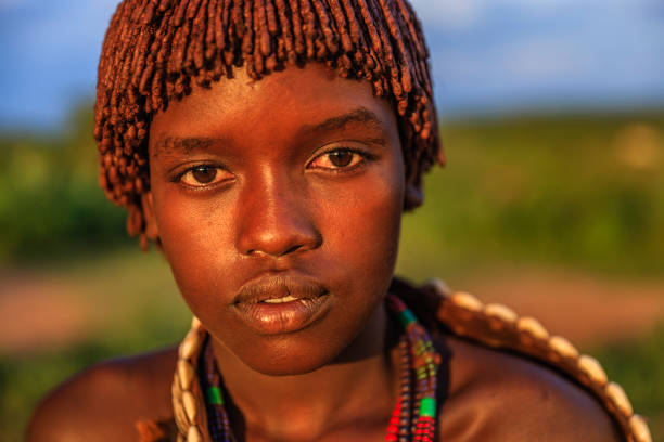 young woman from hamer, omo valley, ethiopia, africa - hamer woman imagens e fotografias de stock