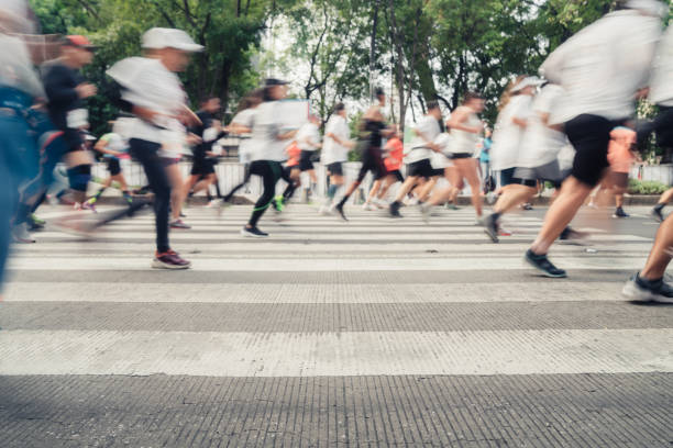 멕시코 시티의 마라톤 선수 - marathon running jogging group of people 뉴스 사진 이미지