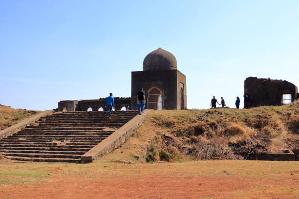 晴れた日の史跡観光 - indian ethnicity traditional culture architecture karnataka ストックフォトと画像