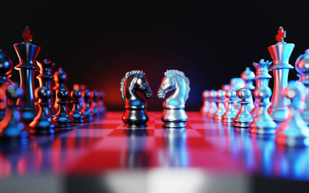 cavalieri di scacchi faccia a faccia - strategy chess conflict chess board foto e immagini stock