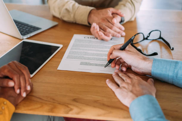 istock Business people signing a contract in the office. 1457948484