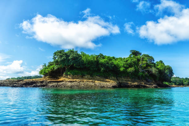 The Pearl Islands archipelago in the Pacific ocean, Panama Tropical Caribbean island part of the Pearl islands, Panama isla contadora stock pictures, royalty-free photos & images