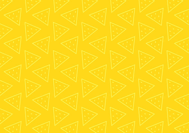 illustrations, cliparts, dessins animés et icônes de fond de motif nachos. modèle de nachos mexicains. belle texture de fastfood espagnol pour textile, papier peint, arrière-plan, couverture, bannière, bar et café design de menu - croustillant
