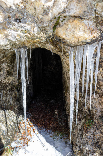 Cтоковое фото Ледяные сталактиты в пещере