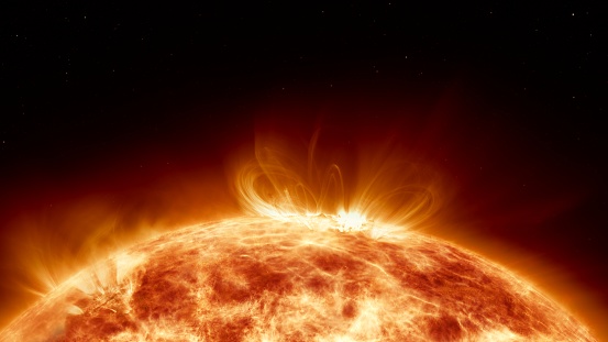 Sol con llamaradas de plasma en erupción en el concepto de espacio exterior Tercer disparo inferior photo