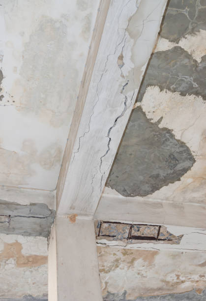 istock cracking of reinforced concrete buildings 1458231254