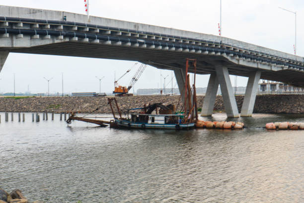 The concrete bridge structure is very sturdy and intersects with other road structures. Double column with large pierhead and concrete box girder structure.