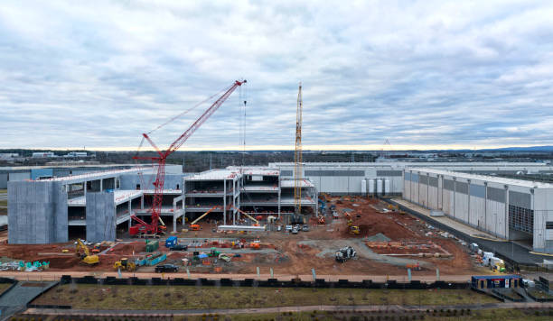 Data Center Construction Data center being constructed in Ashburn, Virginia. data centre construction stock pictures, royalty-free photos & images
