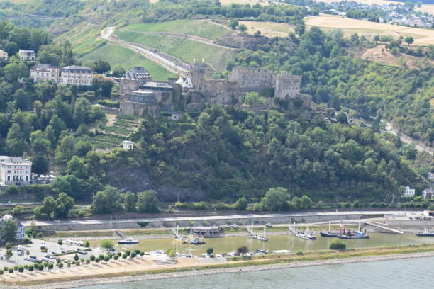 castillo rheinfels - rheinfels fotografías e imágenes de stock