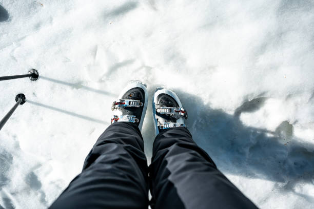 눈 속의 스키 부츠 - ski resort winter sport apres ski ski slope 뉴스 사진 이미지