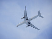 flugzeug-am-blauen-himmel.jpg?b=1&s=170x170&k=20&c=m1TCdN5N10-j6qj8Cx-kNQ59wHbhUueo9f3_tR99qo4=