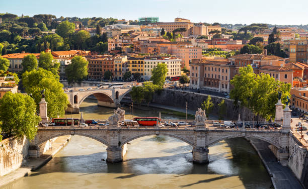 로마, 이탈리아, 유럽의 파노라마. 티 베르 강을 가로 지르는 멋진 풍경 다리 - tiber river 뉴스 사진 이미지