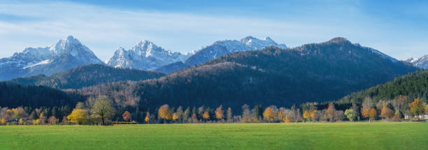 panoramablick auf die tannheimer alpen - schwangau, bayern, deutschland - weiler im allgau stock-fotos und bilder